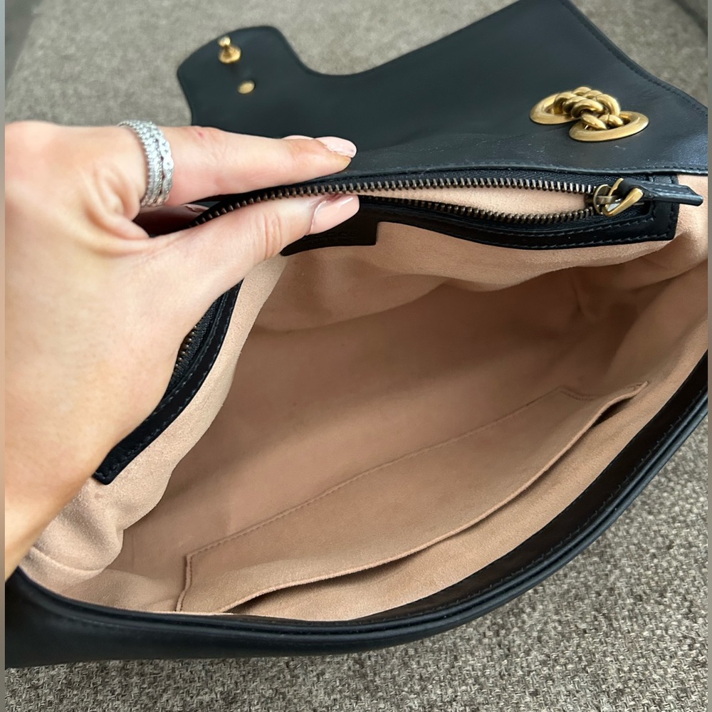 Gucci Marmont Medium Shoulder Bag - Picture 14 of 16